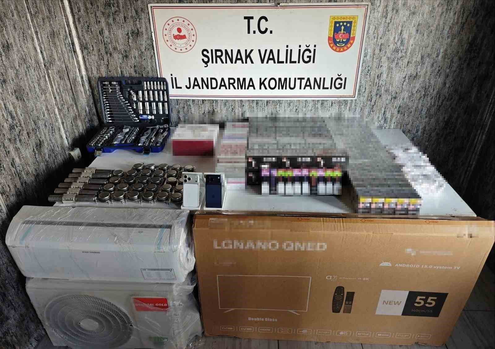 sirnakta jandarmadan kacakcilik operasyonu 27 milyon liralik kacak malzeme ele gecirildi 3 YPztFvWs