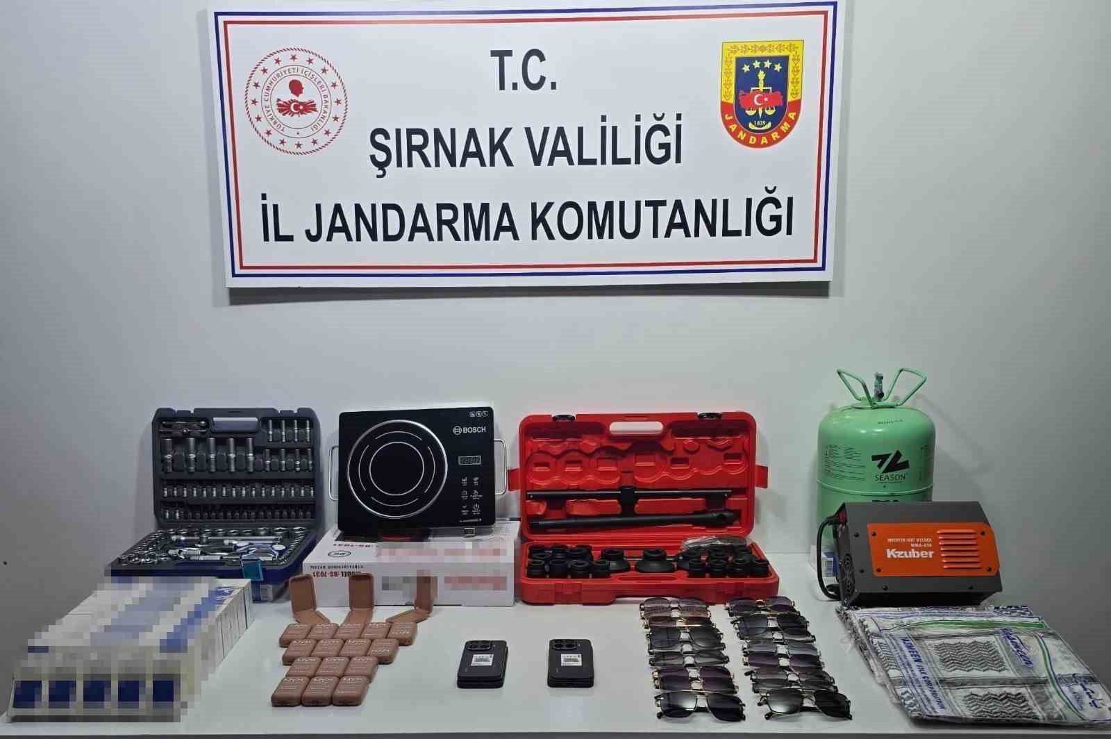 Şırnak’ta jandarmadan kaçakçılık operasyonu: 34,5 milyon liralık kaçak malzeme ele geçirildi 5 sirnakta jandarmadan kacakcilik operasyonu 345 milyon liralik kacak malzeme ele gecirildi 1 9rimf6Sk