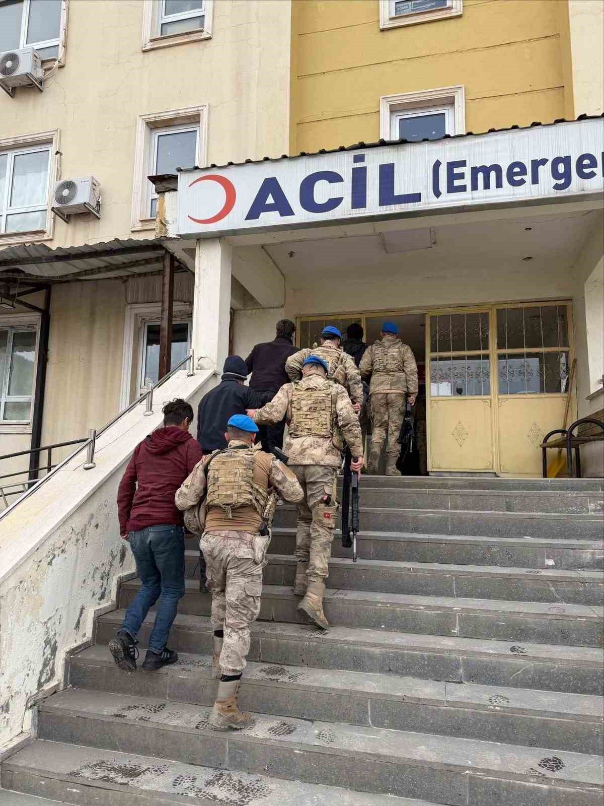 sirnakta jandarmadan kacakcilik operasyonu 4 tutuklama 8 jkYQ8I7R