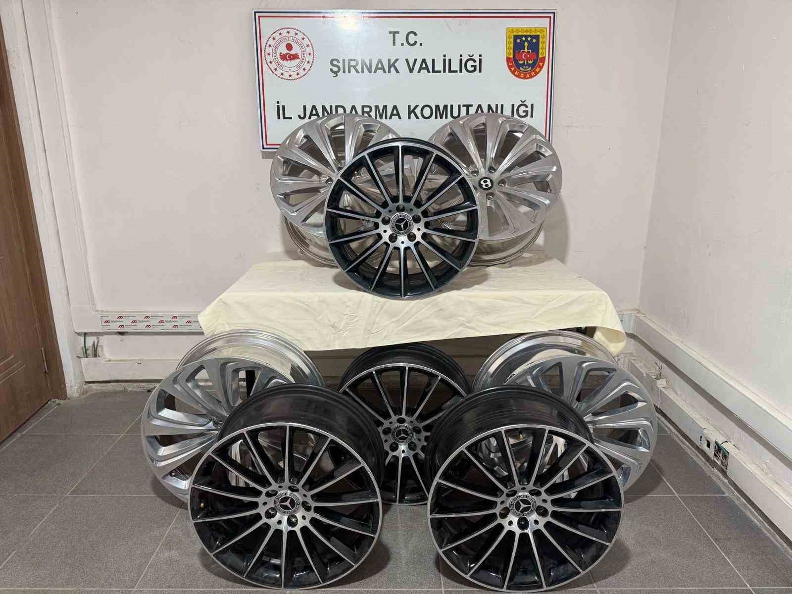 sirnakta jandarmadan kacakcilik ve uyusturucu operasyonu 5 eIi73Rgd