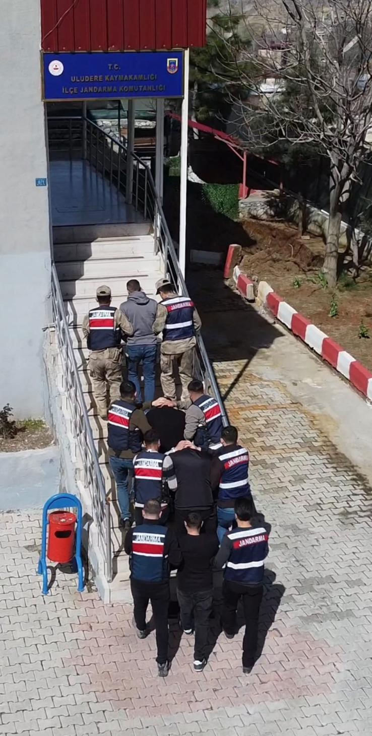 sirnakta jandarmadan uyusturucu operasyonu 99 gozalti 1 7TElBzH9