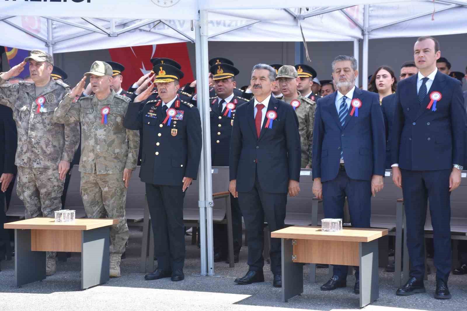 Şırnak’ta jandarmanın 187’nci kuruluş yıl dönümü kutlandı 7 sirnakta jandarmanin 187nci kurulus yil donumu kutlandi 3 3ZyvUnvN