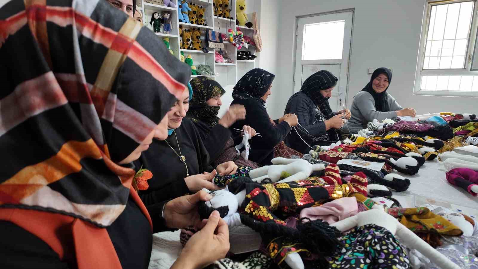 sirnakta kadinlar berivan bebek ile ailelerini gecindiriyor 1