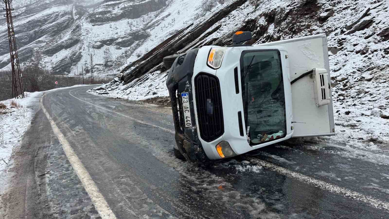 sirnakta kamyonet devrildi 1 yarali 3 AL3FK9fv