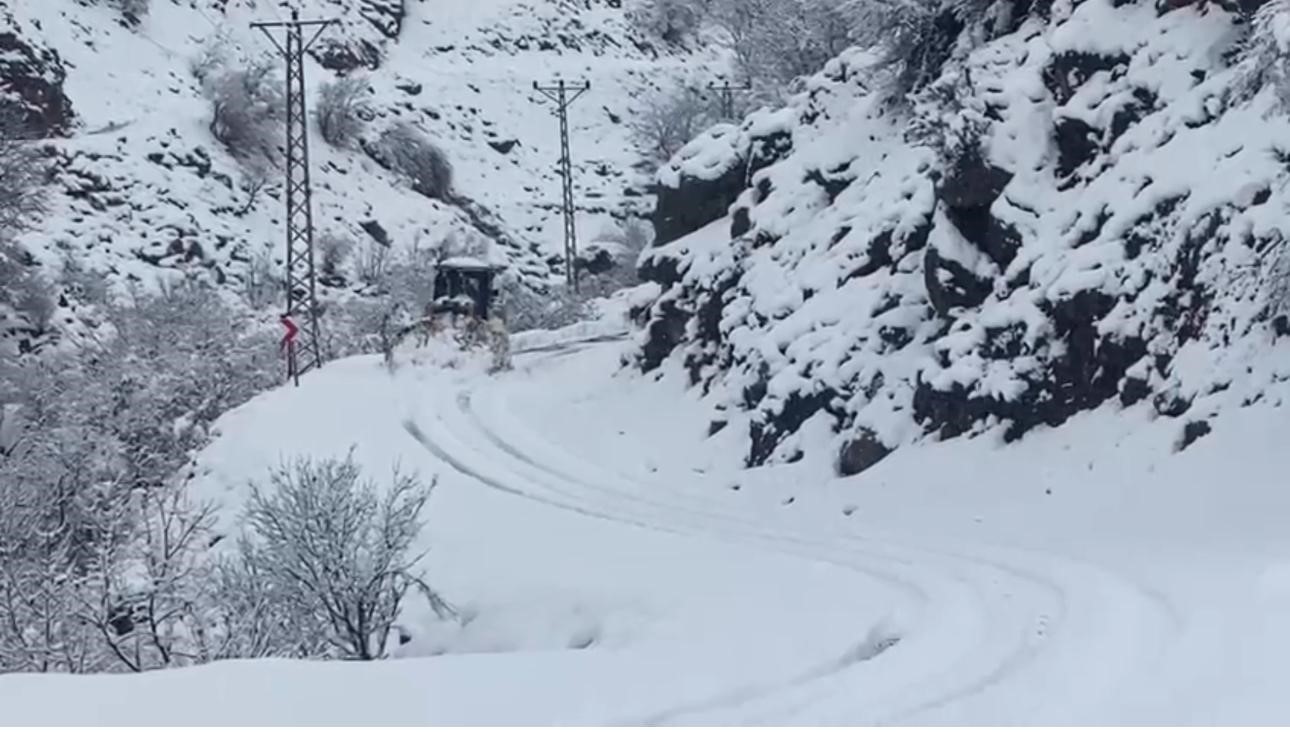 sirnakta kapali koy yollari dozerlerle aciliyor 2 ysubzLzm