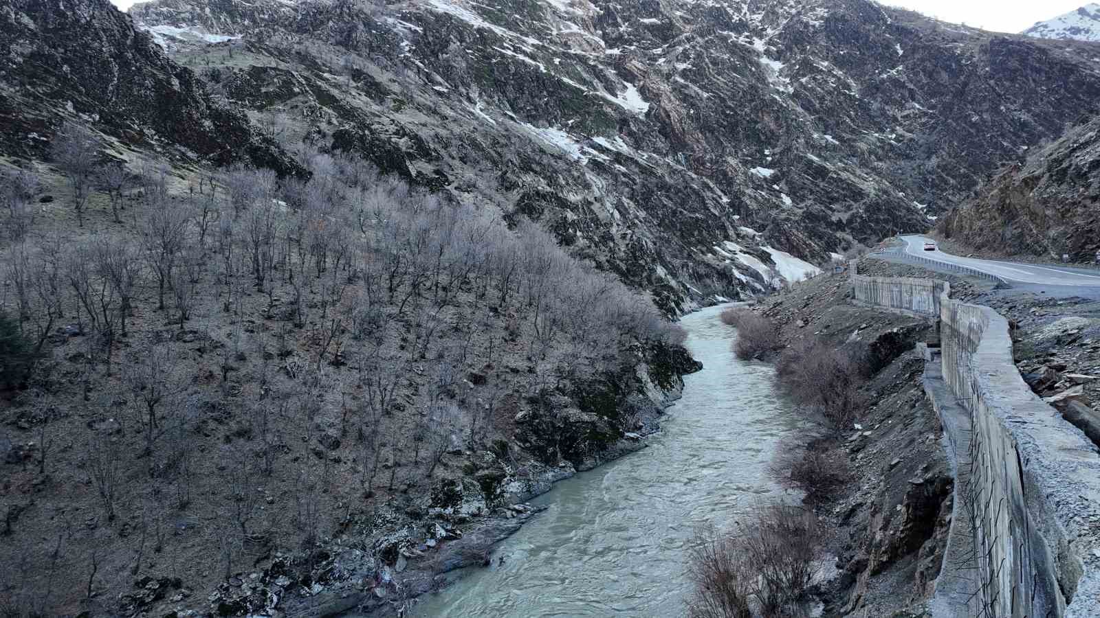 sirnakta kar eridi dereler tasti 4 Om8n46Qm
