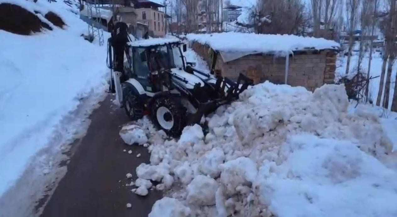 sirnakta kar esareti acilan yollar tekrar kapaniyor 3 ZzNBIrfN