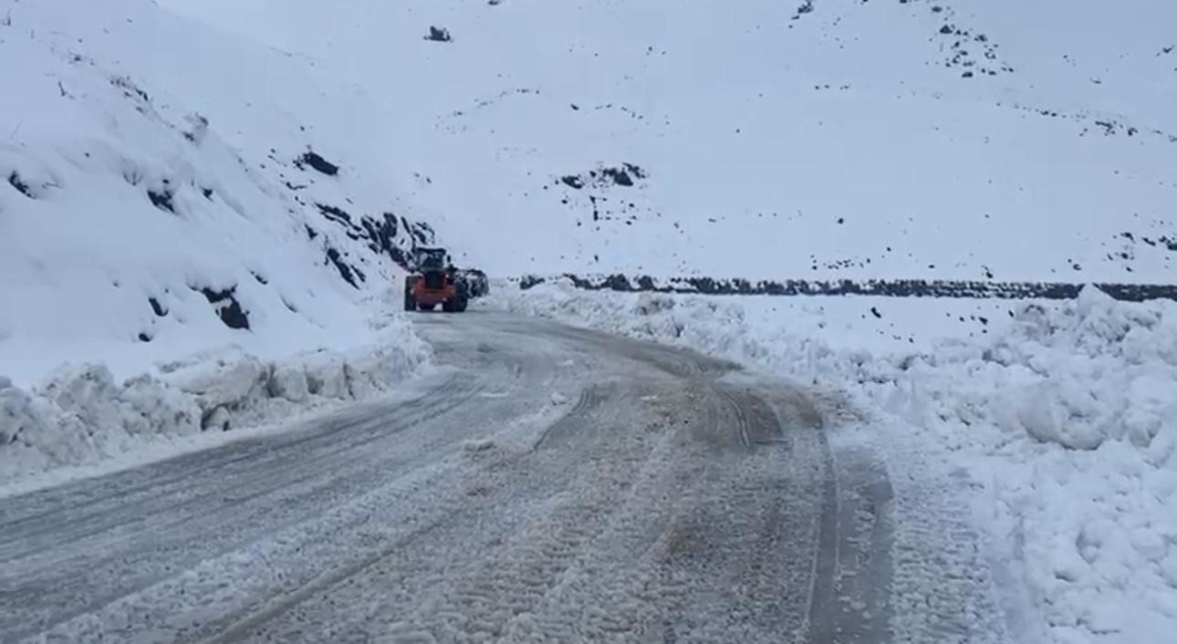 sirnakta kar esareti beyaz ortu yarim metreyi gecti 2 zs5ekGKj