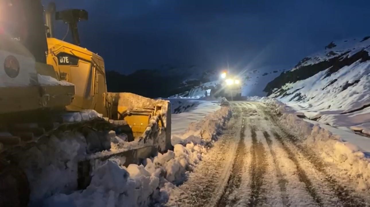 sirnakta kar esareti devam ediyor ekipler eksi 20 derecede calisiyor 1 7n8LhrOf