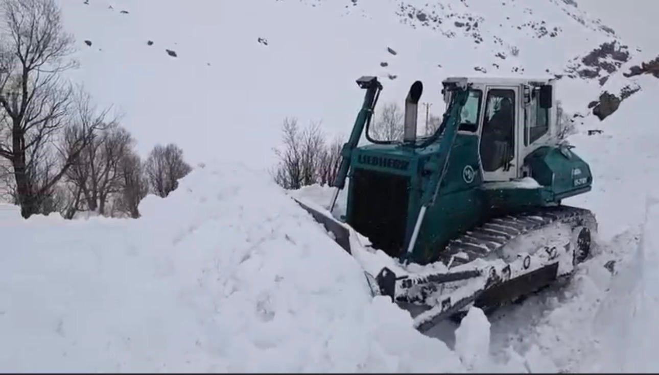 sirnakta kar kalinligi 2 metreyi asti ekipler vardiyali sistemle calisiyor 0 Sb48pZwd