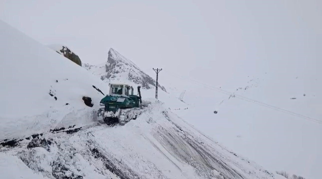 sirnakta kar kalinligi 2 metreyi asti ekipler vardiyali sistemle calisiyor 4 bz6hZ4al