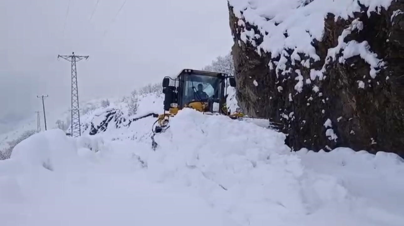 sirnakta kar nedeniyle kapanan yollar acildi 2