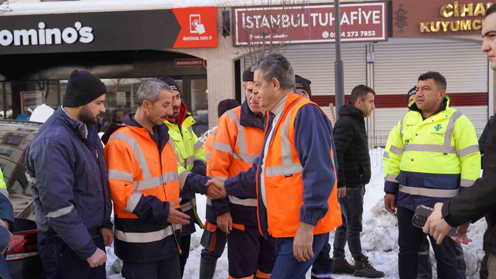 sirnakta kar temizliginde arac engeli 1 P266bRN9