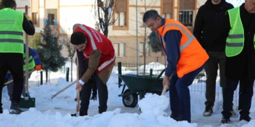 sirnakta-kar-temizliginde-arac-engeli-uZEEdr1V.jpg