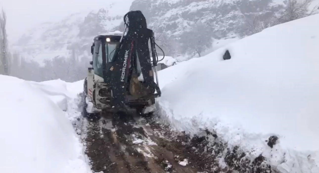 Şırnak’ta kar yolları kapattı 4 sirnakta kar yollari kapatti 0 tDy81G5a
