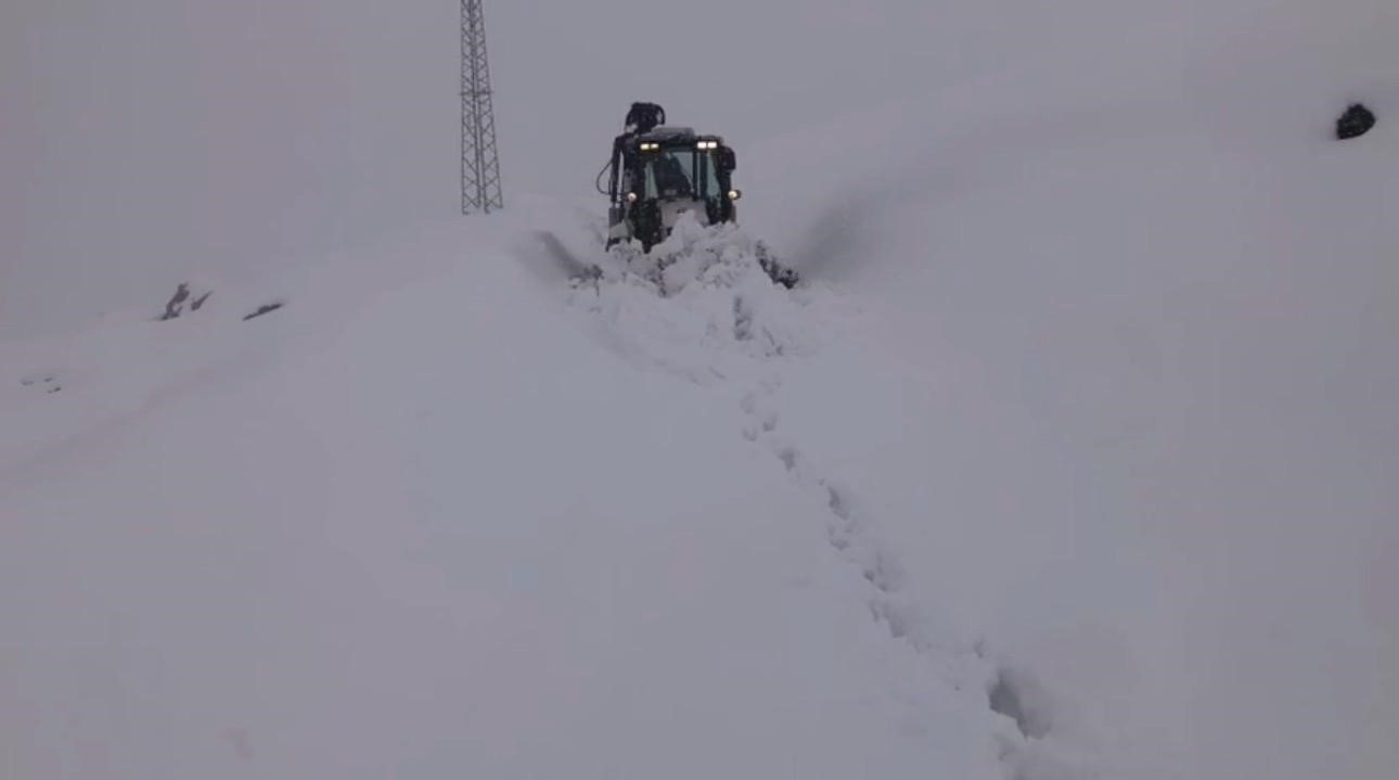 Şırnak’ta kar yolları kapattı 5 sirnakta kar yollari kapatti 1 bkAYQpjf