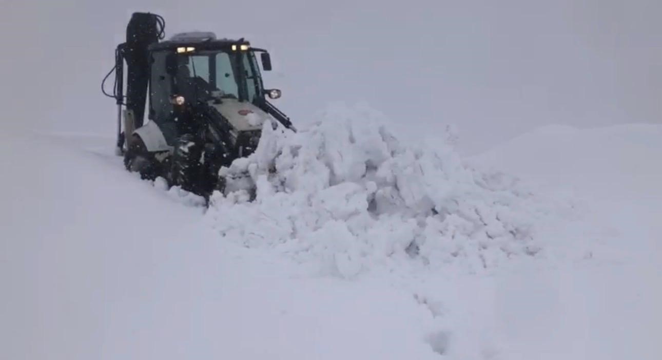 Şırnak’ta kar yolları kapattı 6 sirnakta kar yollari kapatti 2 FSCLQ6Um