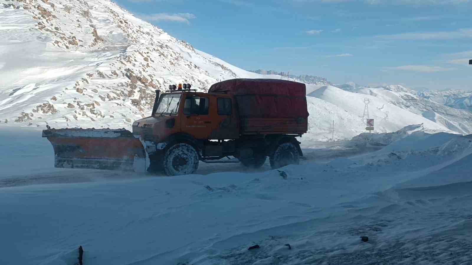 sirnakta karda mahsur kalan 12 kisi 3 saatlik calismayla kurtarildi 1 znjCKceR