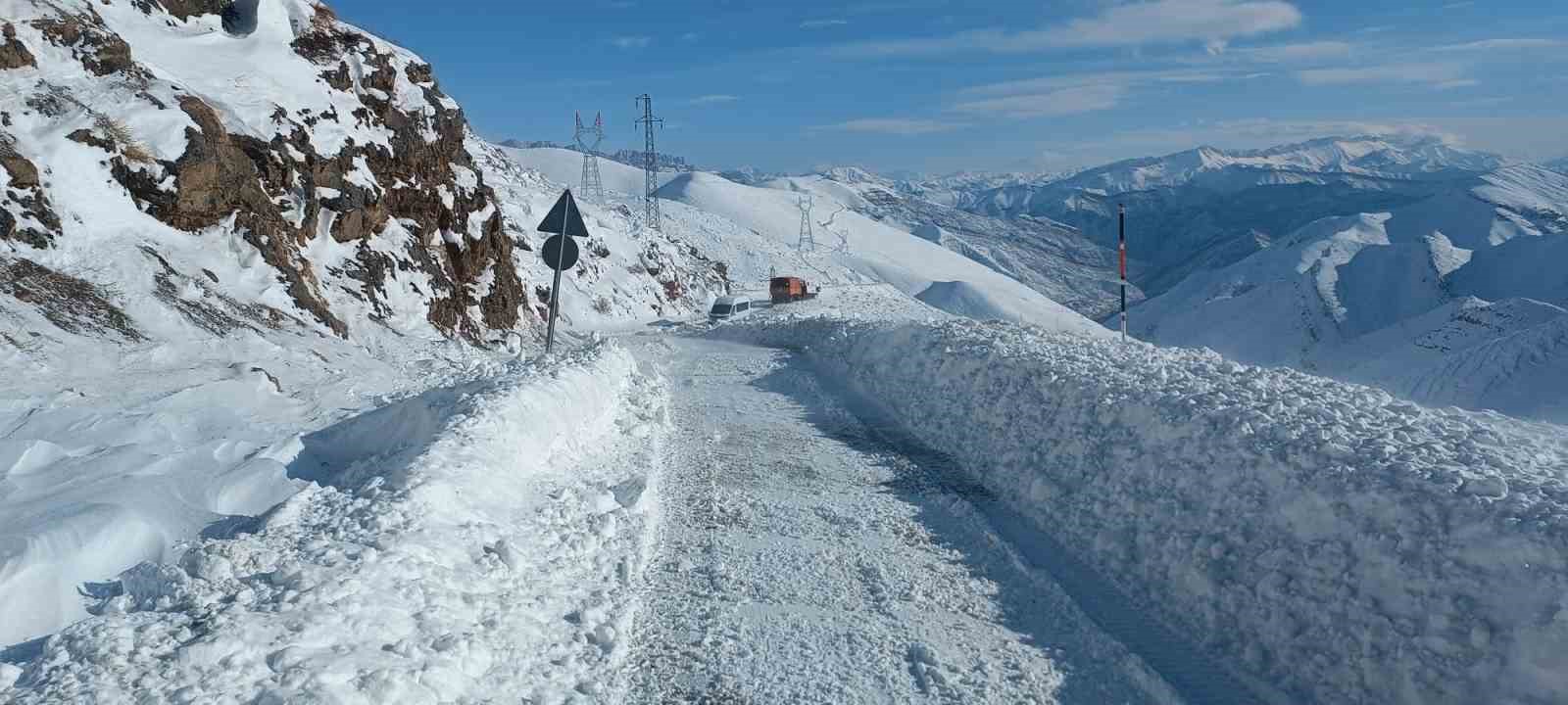 sirnakta karda mahsur kalan 12 kisi 3 saatlik calismayla kurtarildi 2