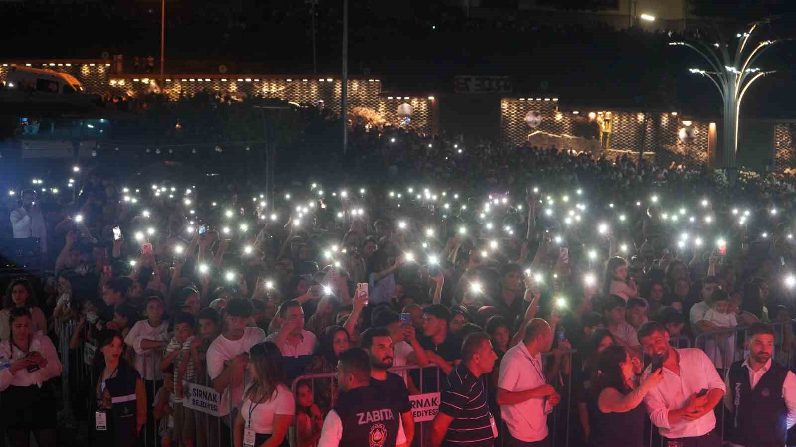 Şırnak’ta Kültür, Sanat ve Gençlik Festivali: 15 bin kişi yaz coşkusuna ortak oldu 4 sirnakta kultur sanat ve genclik festivali 15 bin kisi yaz coskusuna ortak oldu 0 jHrkiZlf