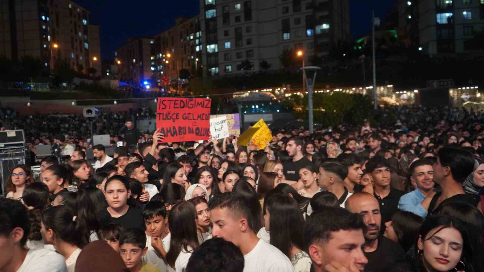 Şırnak’ta Kültür, Sanat ve Gençlik Festivali: 15 bin kişi yaz coşkusuna ortak oldu 5 sirnakta kultur sanat ve genclik festivali 15 bin kisi yaz coskusuna ortak oldu 1 XEFkMElA