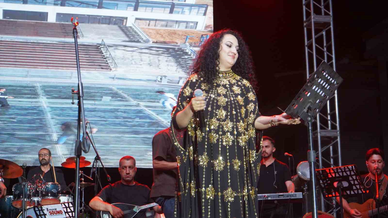 Şırnak’ta Kültür, Sanat ve Gençlik Festivali: 15 bin kişi yaz coşkusuna ortak oldu 6 sirnakta kultur sanat ve genclik festivali 15 bin kisi yaz coskusuna ortak oldu 2 y4zUsXvG