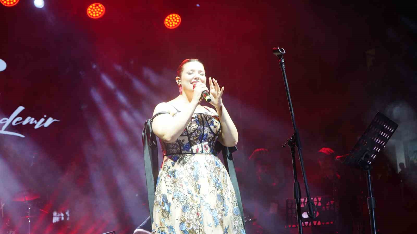 Şırnak’ta Kültür, Sanat ve Gençlik Festivali: 15 bin kişi yaz coşkusuna ortak oldu 9 sirnakta kultur sanat ve genclik festivali 15 bin kisi yaz coskusuna ortak oldu 5 WnwBI7Qv