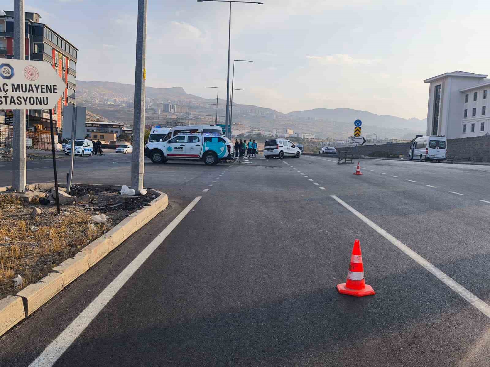 sirnakta minibusu ile hafif ticari arac carpisti 19 yarali 1 CNHiBnjC