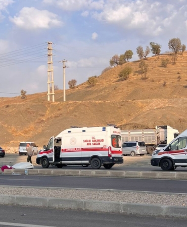 sirnakta-minibusu-ile-hafif-ticari-arac-carpisti-19-yarali-np6NweFU.jpg
