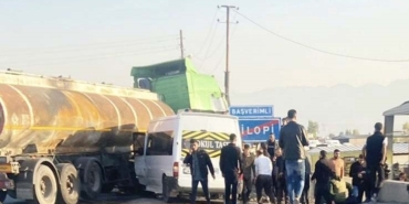 sirnakta-okul-servisi-tankerle-carpisti-13u-ogrenci-14-yarali-mvIiUJGJ.jpg