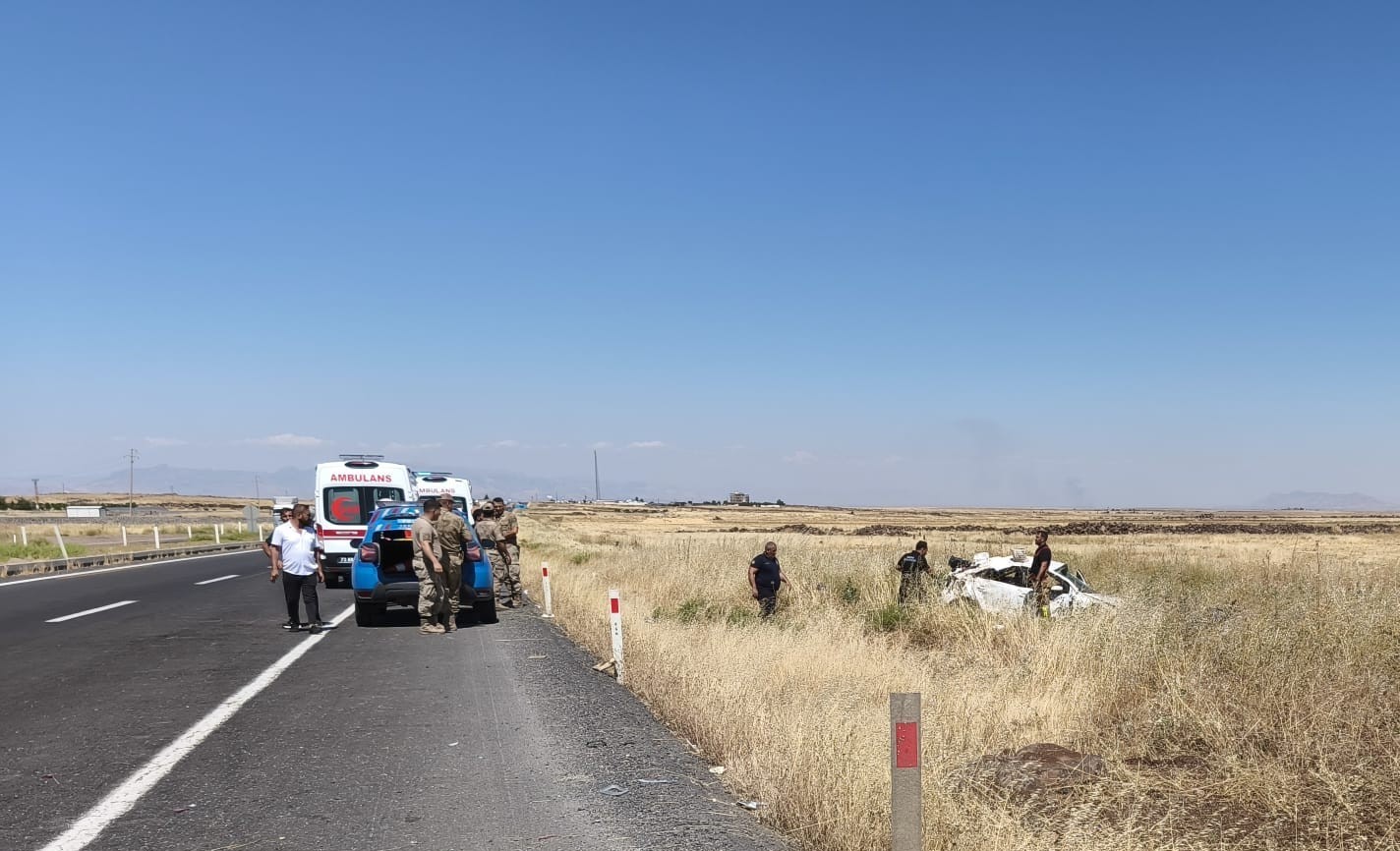 sirnakta otomobil sarampole devrildi 1i bebek 5 yarali 2 KLEtg7iX