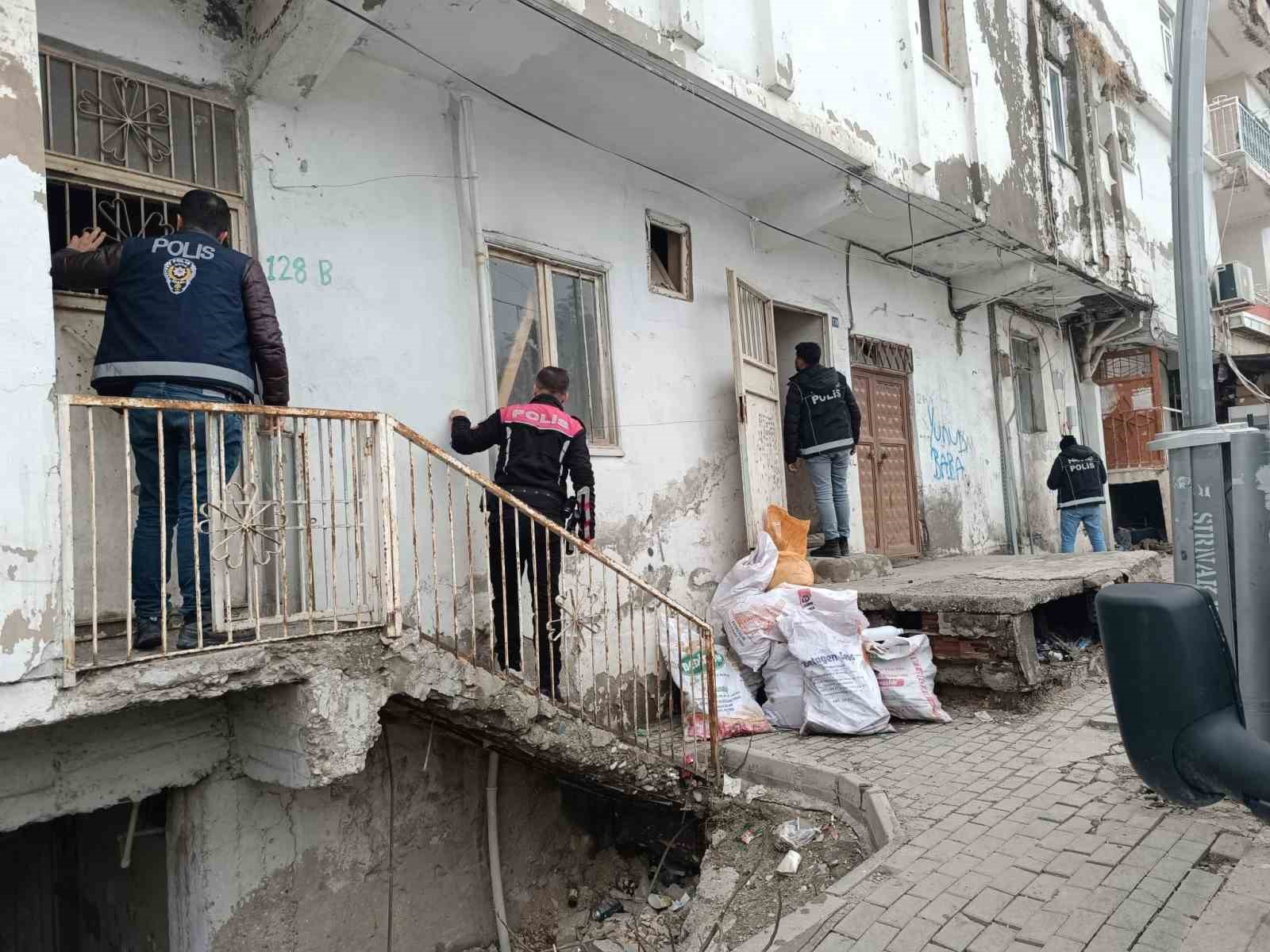 Şırnak’ta parklarda narko-alan kıskacı: 5 şüpheli gözaltına alındı 4 sirnakta parklarda narko alan kiskaci 5 supheli gozaltina alindi 0 J9v1vXAr