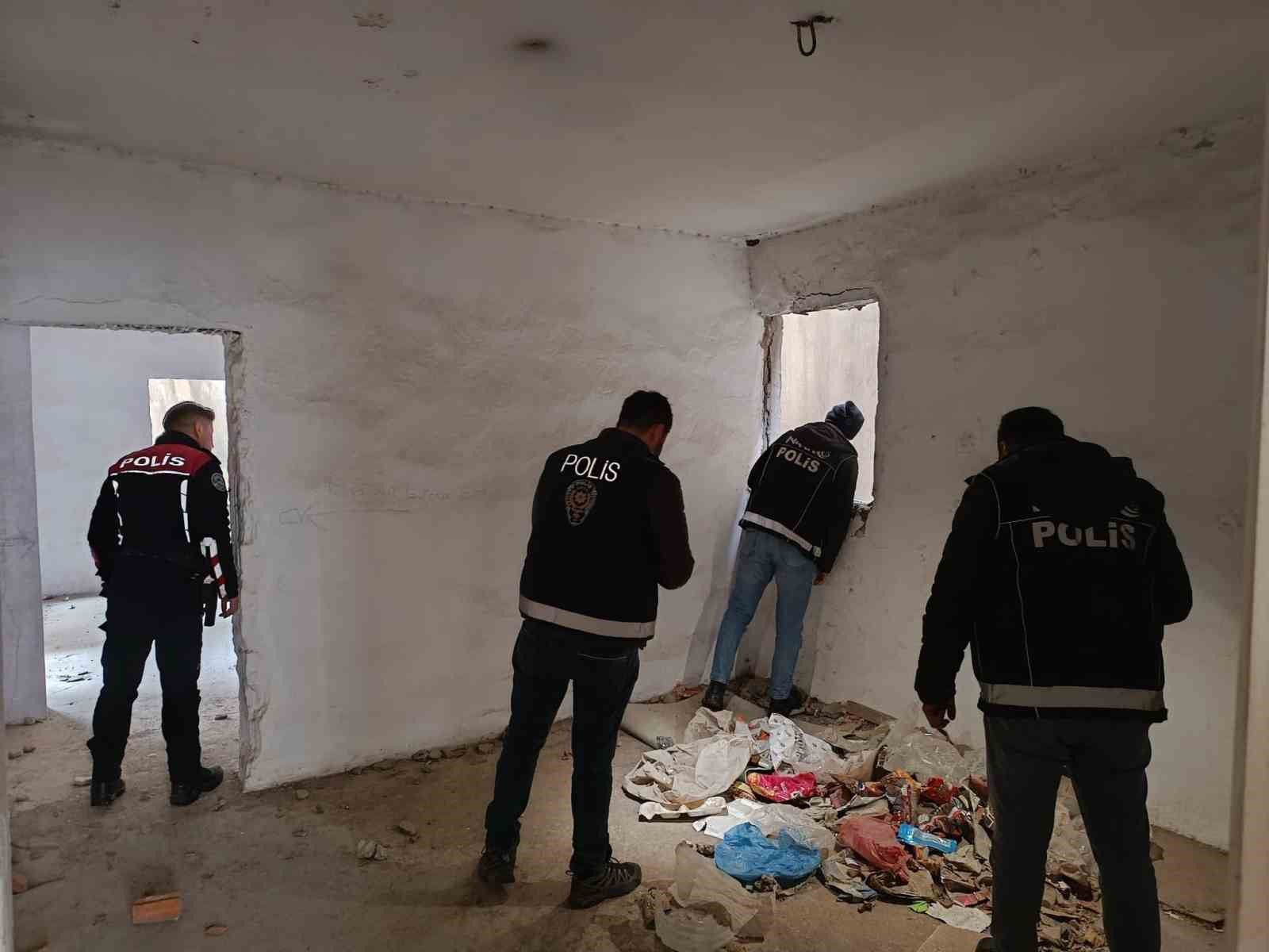 Şırnak’ta parklarda narko-alan kıskacı: 5 şüpheli gözaltına alındı 6 sirnakta parklarda narko alan kiskaci 5 supheli gozaltina alindi 2 PaV8wzla