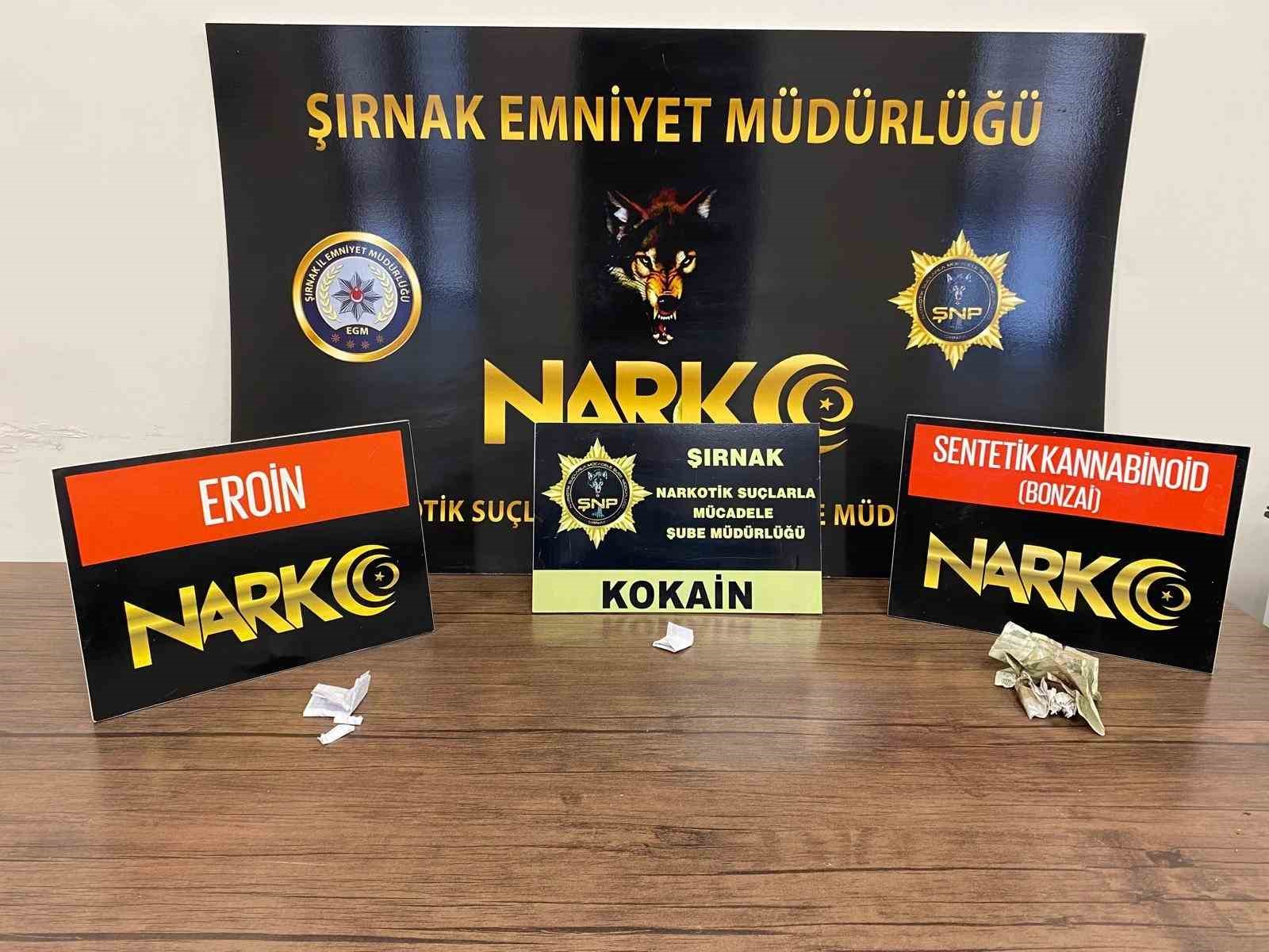 Şırnak’ta parklarda narko-alan kıskacı: 5 şüpheli gözaltına alındı 8 sirnakta parklarda narko alan kiskaci 5 supheli gozaltina alindi 4 Ku1slpUP