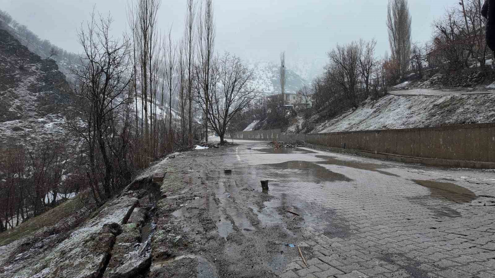 sirnakta saganak nedeniyle koyun bir bolumu coktu evler bosaltildi 2 ekCj8stT