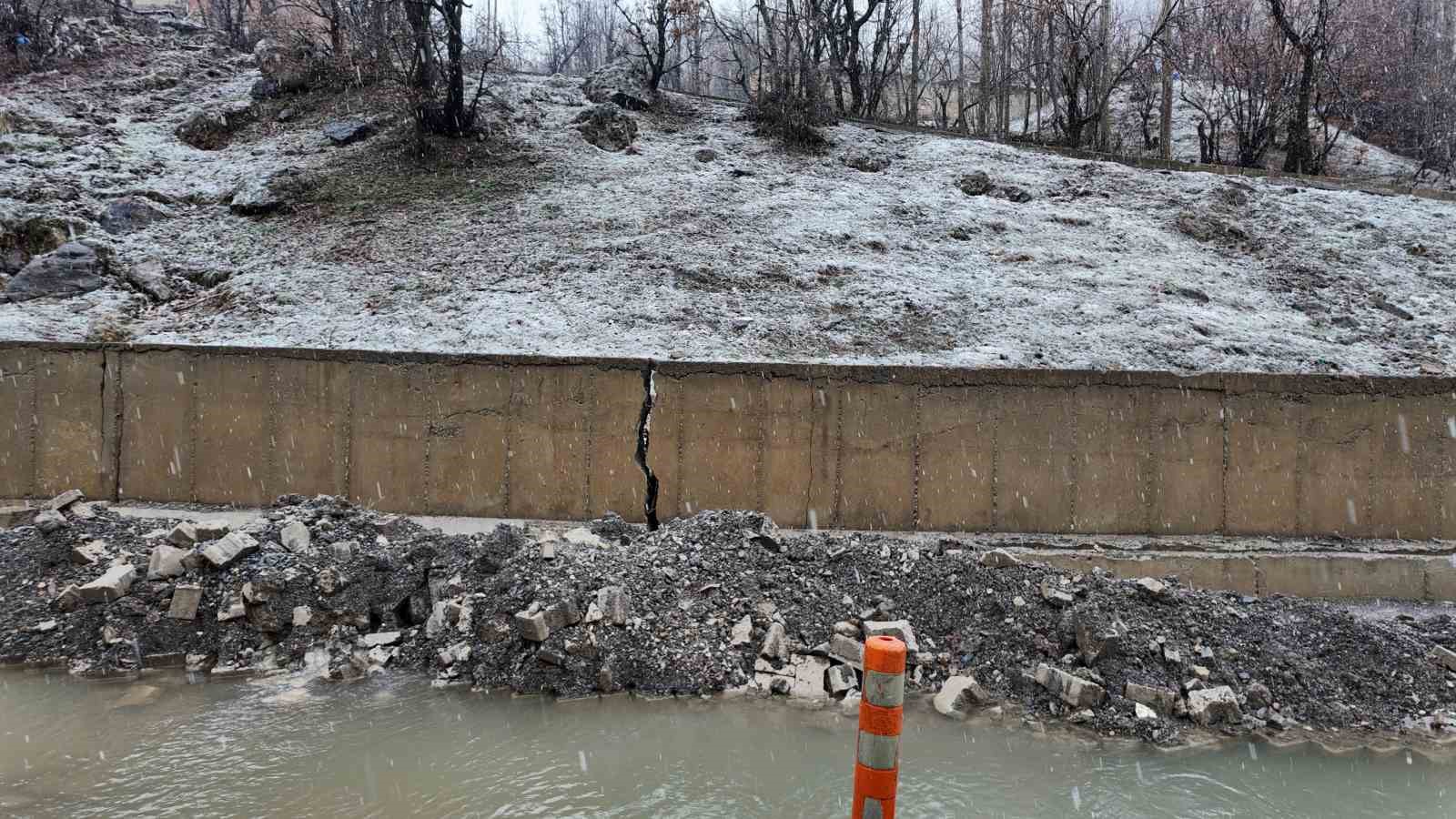 sirnakta saganak nedeniyle koyun bir bolumu coktu evler bosaltildi 3 gAtAa6CP