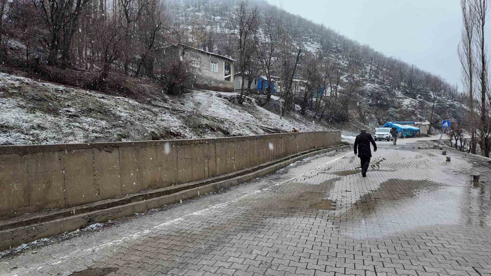 sirnakta saganak nedeniyle koyun bir bolumu coktu evler bosaltildi 6 TFzDat3n