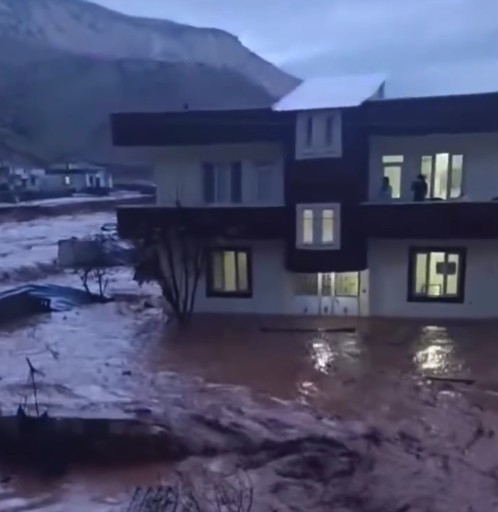 Şırnak’ta sağanak sele neden oldu, evleri su bastı 4 sirnakta saganak sele neden oldu evleri su basti 0