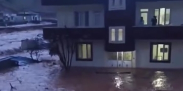 sirnakta-saganak-sele-neden-oldu-evleri-su-basti-R67YyDBT.jpg