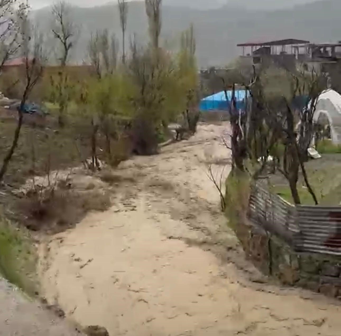 Şırnak’ta sel felaketinde silahla uyarı yapıldı 4 sirnakta sel felaketinde silahla uyari yapildi 0 seGUOKR1