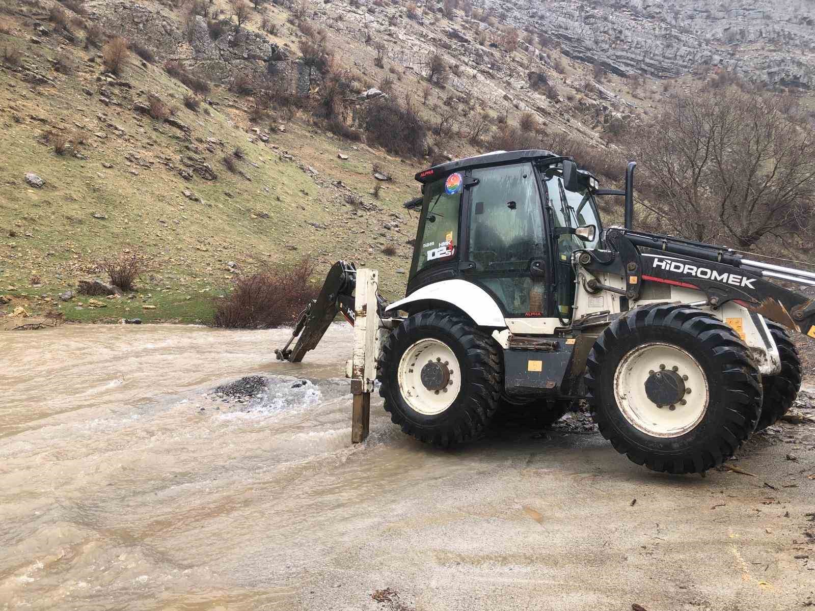 sirnakta sel sulari yollari kapatti 0 mBCQayJW