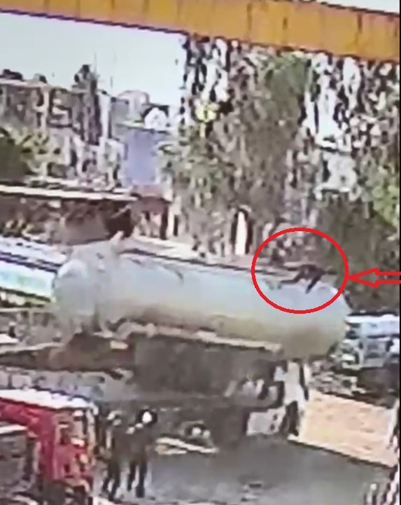sirnakta tanker degisimi sirasinda vinc halatinin kopma ani guvenlik kamerasina yansidi 2 yarali 1 fbsetnVX