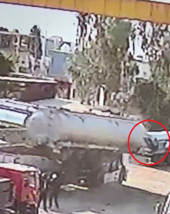sirnakta tanker degisimi sirasinda vinc halatinin kopma ani guvenlik kamerasina yansidi 2 yarali 2 JO2vGmc1