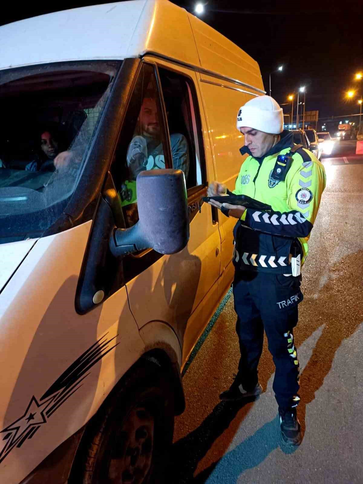 sirnakta trafik polisleri tam kadro kamerali gorevde 1 vgyYea1C