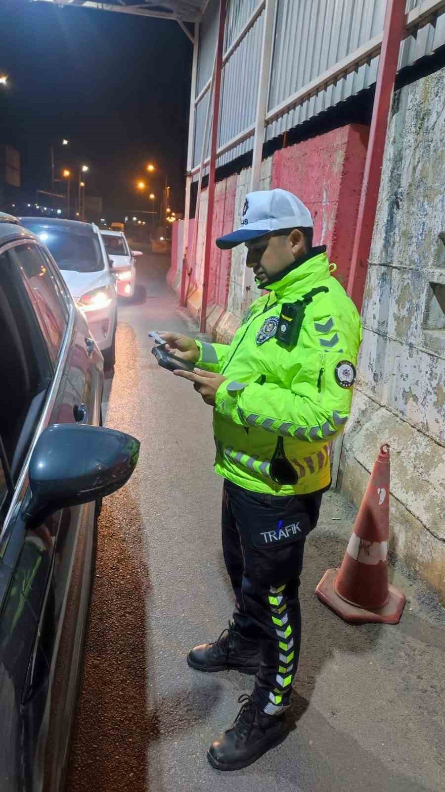 sirnakta trafik polisleri tam kadro kamerali gorevde 2 Tpz8E1hC