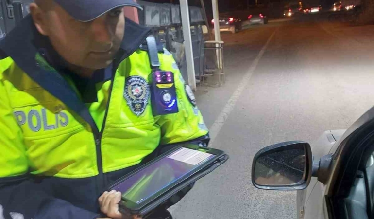 sirnakta-trafik-polisleri-tam-kadro-kamerali-gorevde-JYpkzCiv.jpg