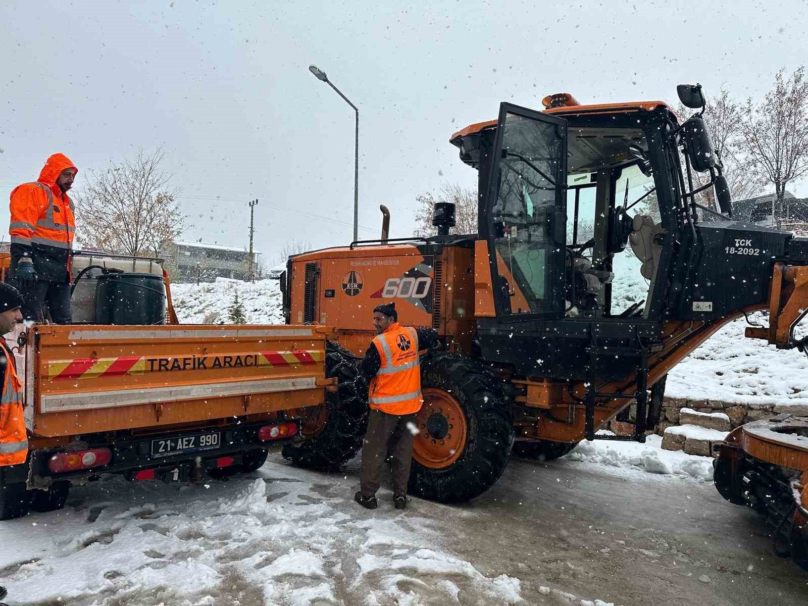 sirnakta turuncu kod alarm 22 arac yollarda kaldi 0