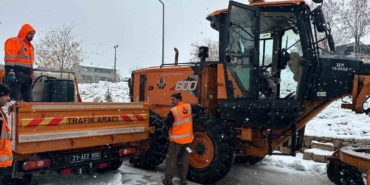 sirnakta-turuncu-kod-alarm-22-arac-yollarda-kaldi-ZPuSe5q7.jpg