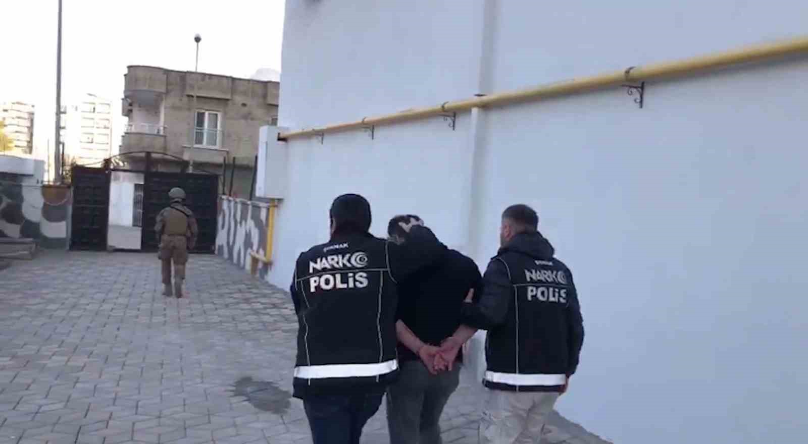 Şırnak’ta uyuşturucu ticaretinden gözaltına alınan 20 kişiden 6’sı tutuklandı 7 sirnakta uyusturucu ticaretinden gozaltina alinan 20 kisiden 6si tutuklandi 3 GX3qnaOM