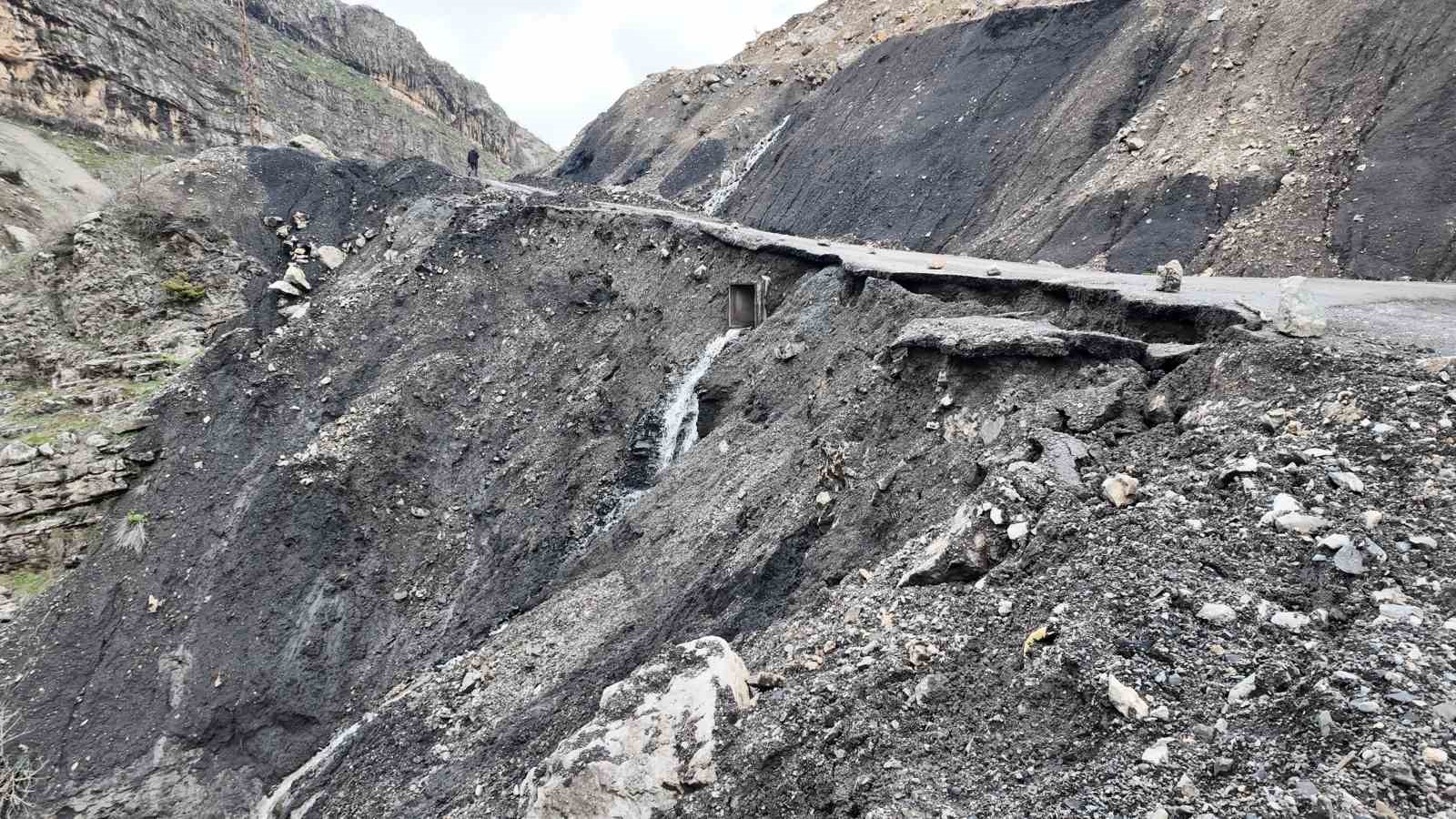 sirnakta yagisla beraber heyelan olustu 5